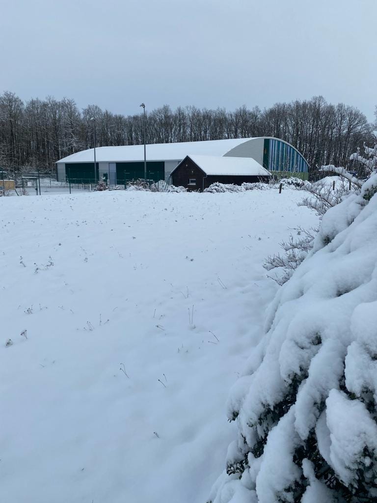 Le Complexe De Tennis Sous La Neige Tennis Club De L Iton Damville